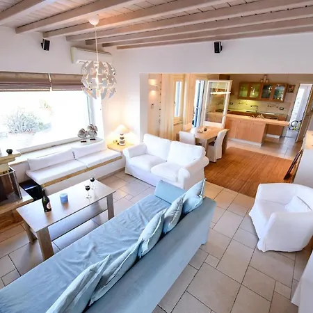 Irina Mykonos * Ftelia (Mykonos)