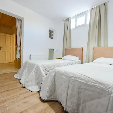 Irina Mykonos Lantställe Ftelia (Mykonos)