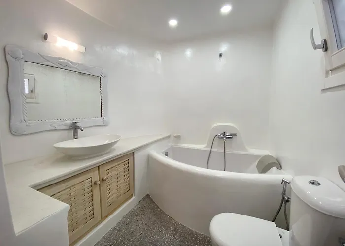 Irina Mykonos * Ftelia (Mykonos)