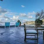Irina Mykonos *