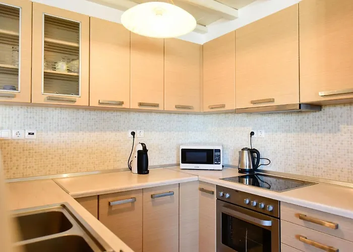 Irina Mykonos * Ftelia (Mykonos)